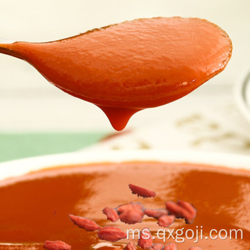 Tumpukan ekstrak Goji Jus dengan serbuk wolfberry